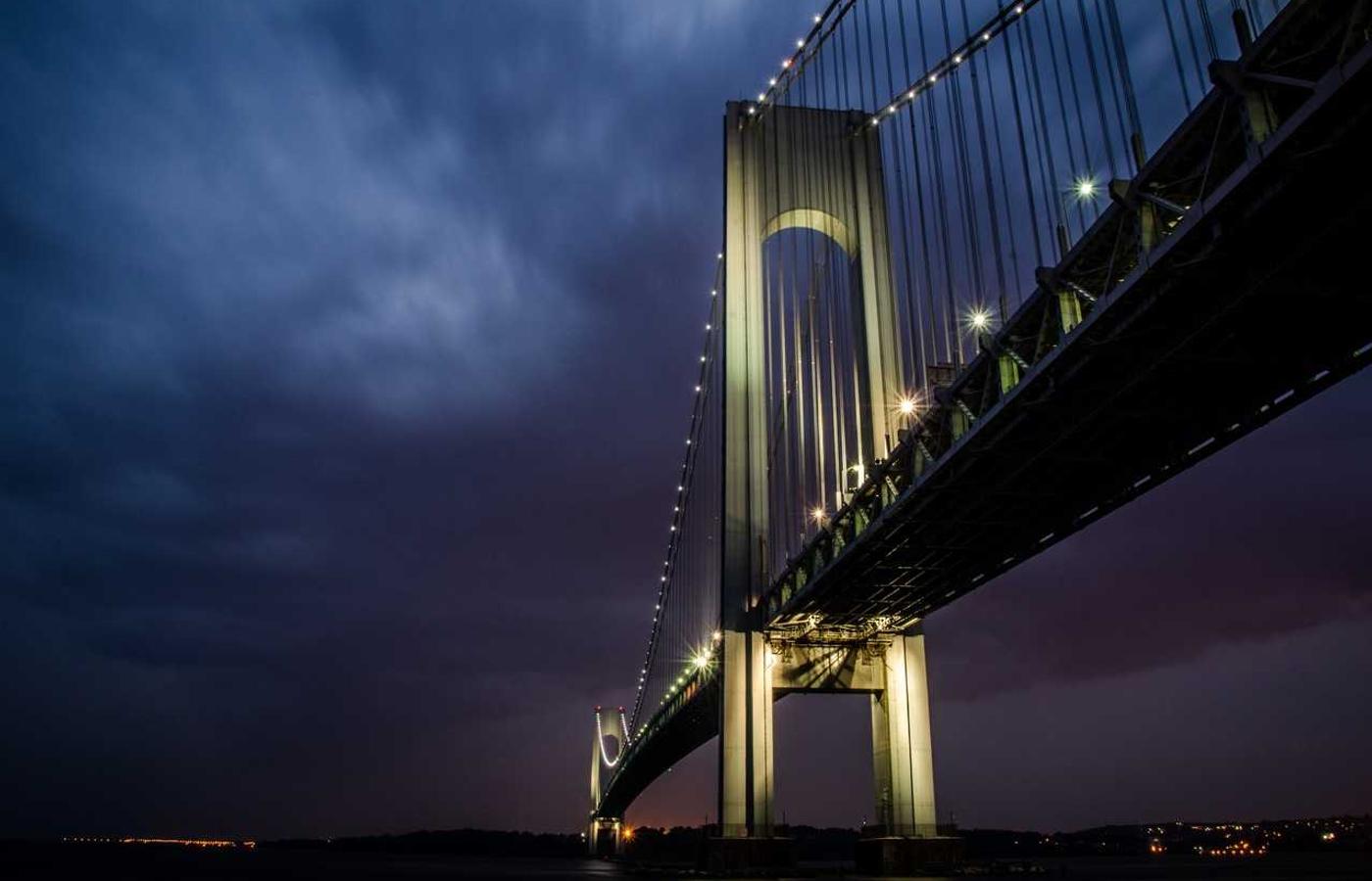 Zwei Personen bei einer Mediation